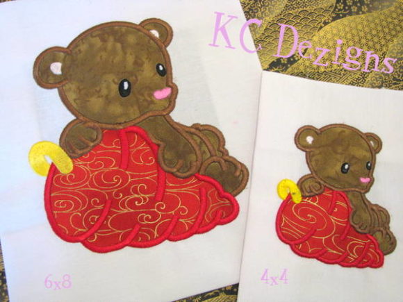 Christmas Bear Applique: A Charming Addition
